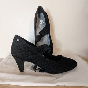 Betabrand Black Mary Jane Pumps with Elastic Strap